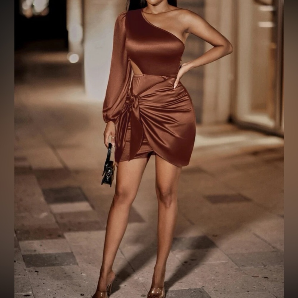 Luxe one shoulder cutout satin bodycon dress - Picture 7 of 16